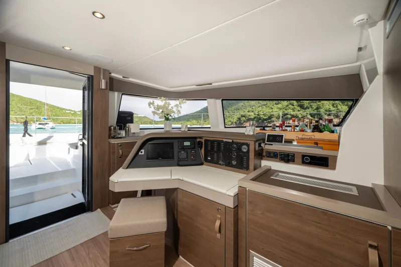 Windward Yacht Photos Pics Chart table