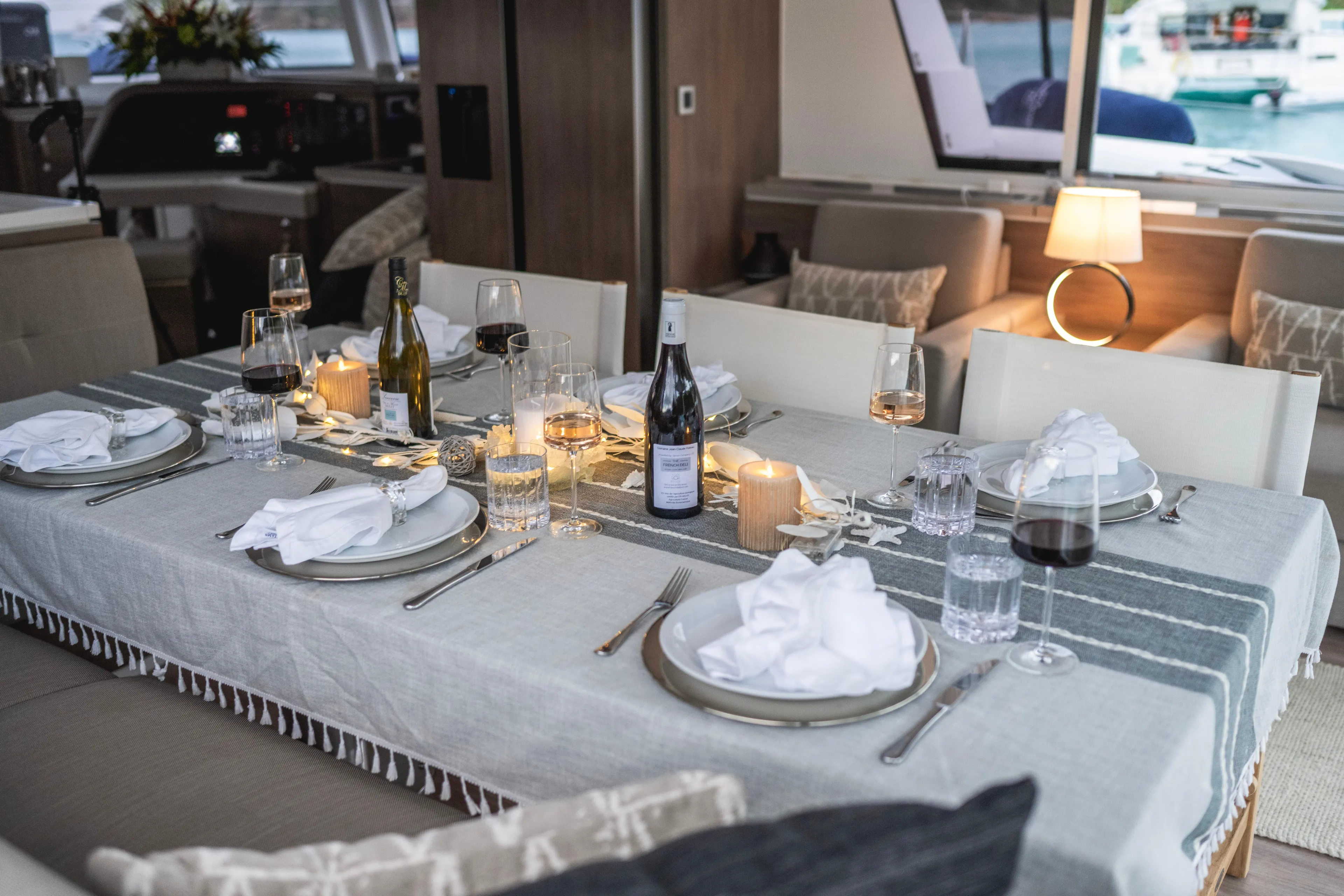 Windward Yacht Photos Pics Dinner seating