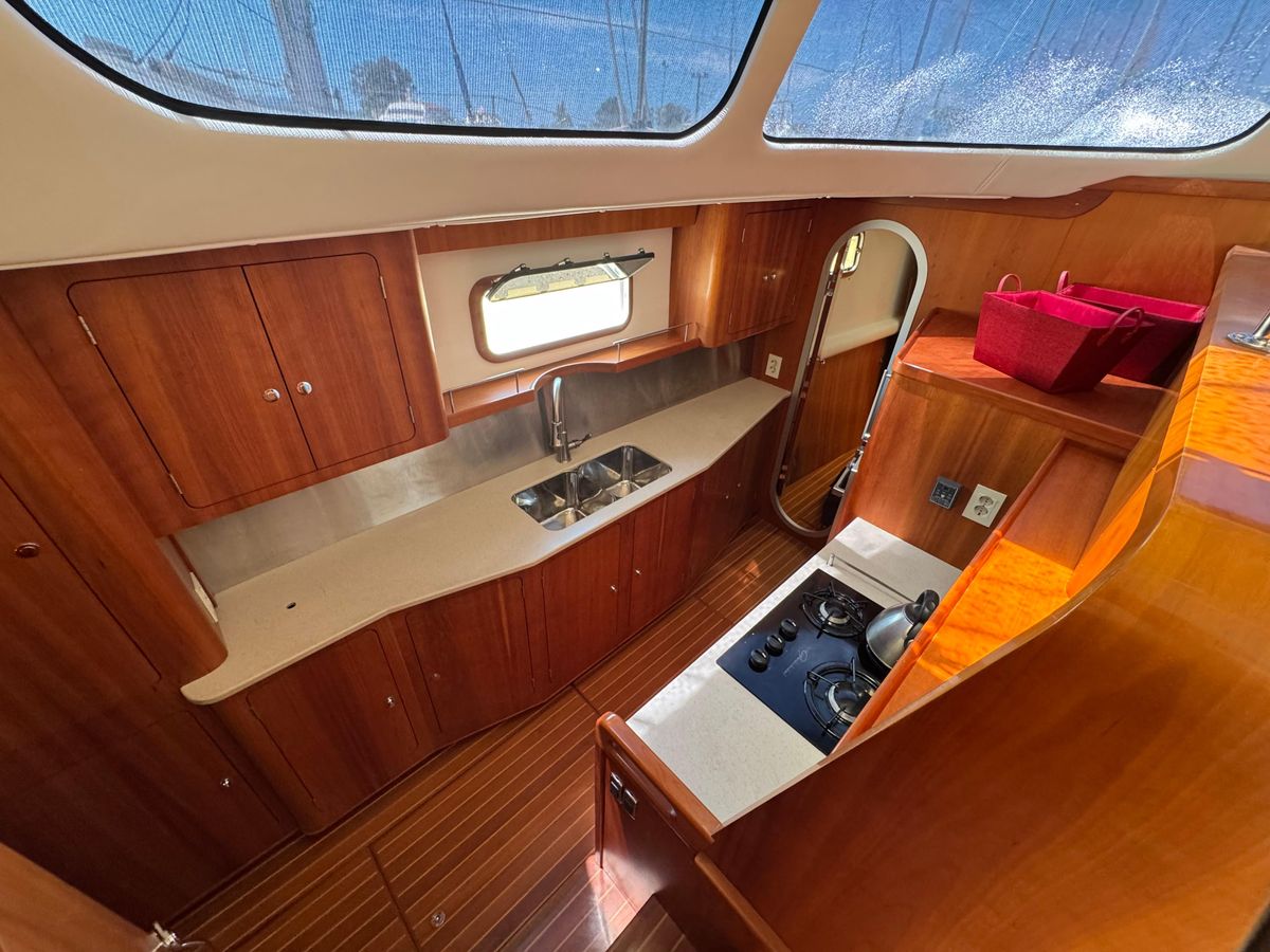 2016 Antares 44 