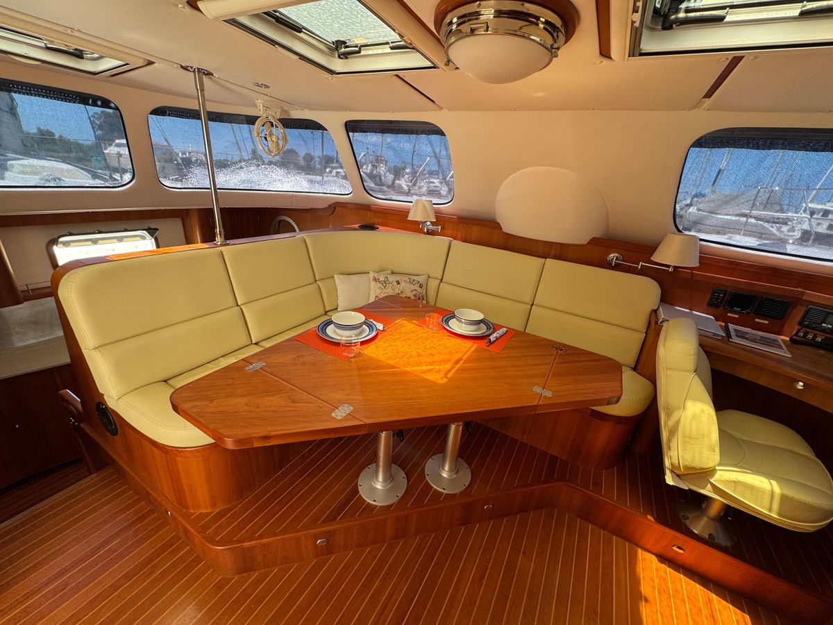 2016 Antares 44 