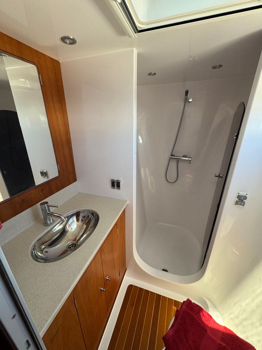 2016 Antares 44 