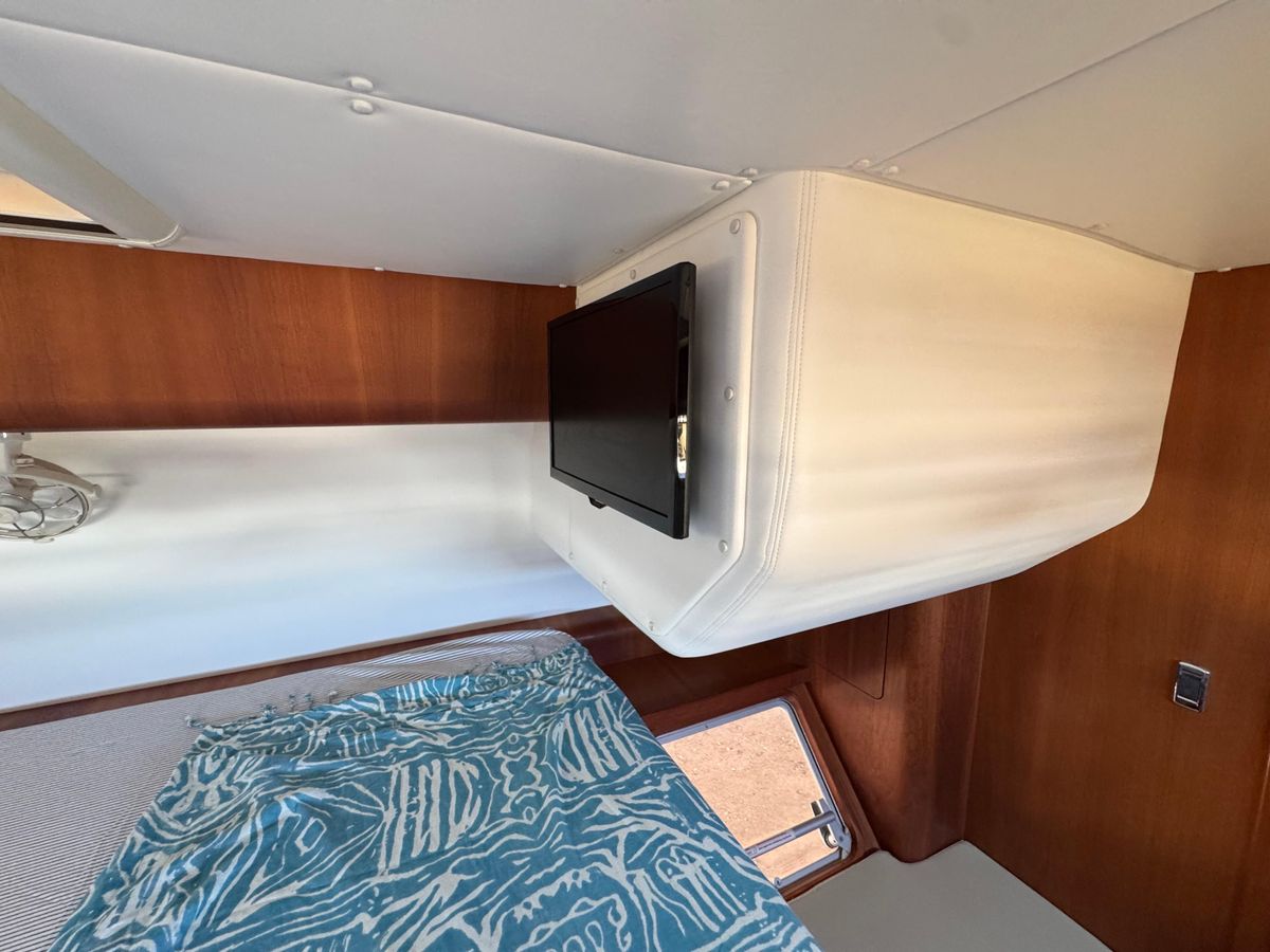 2016 Antares 44 