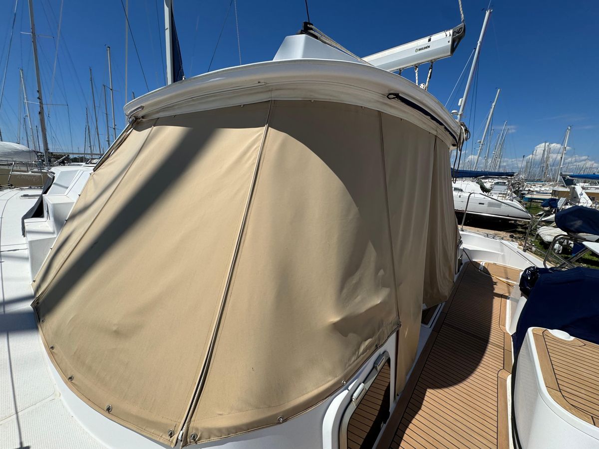 2016 Antares 44 