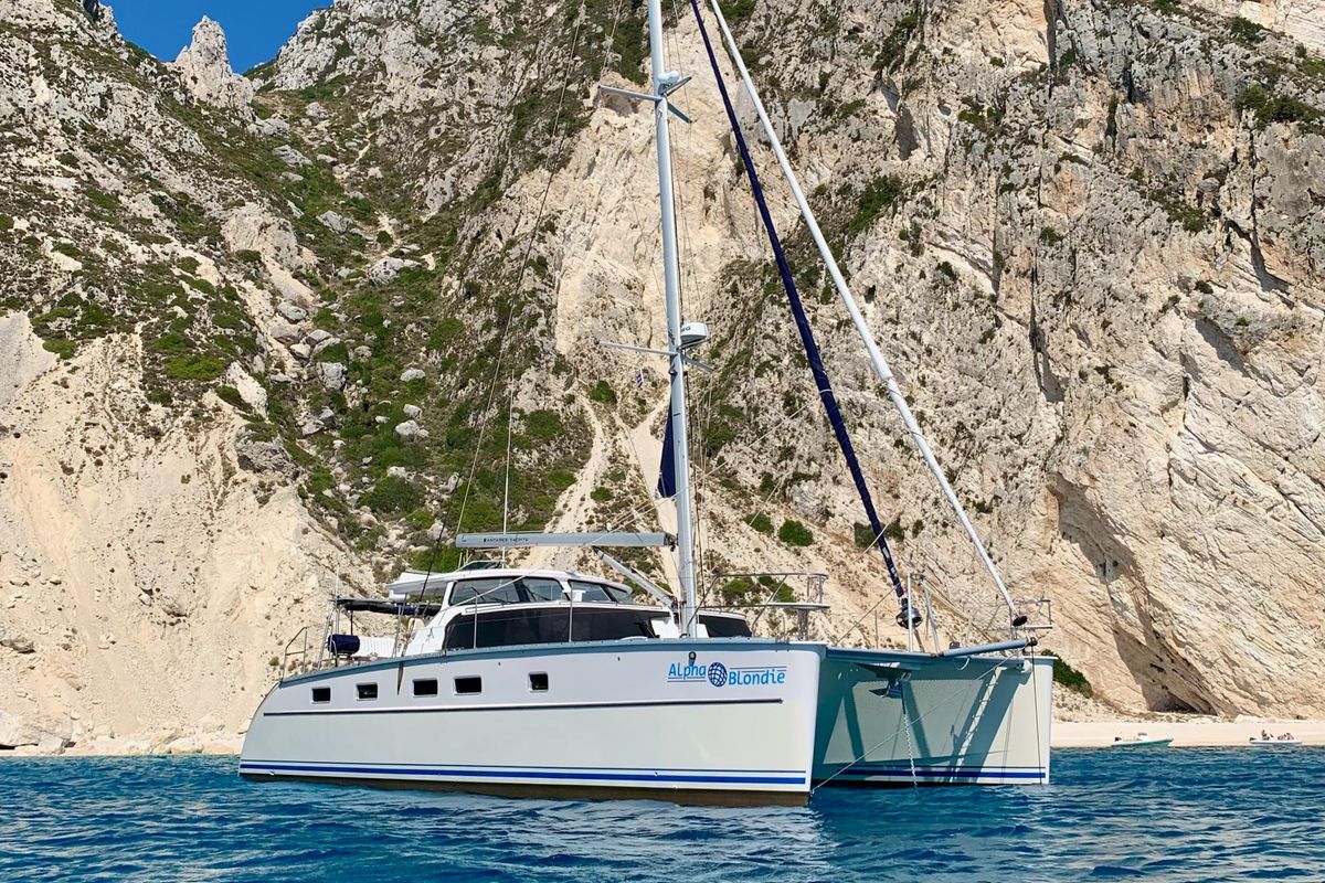 2016 Antares 44 