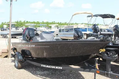 Tracker Super Guide V-16 SC
