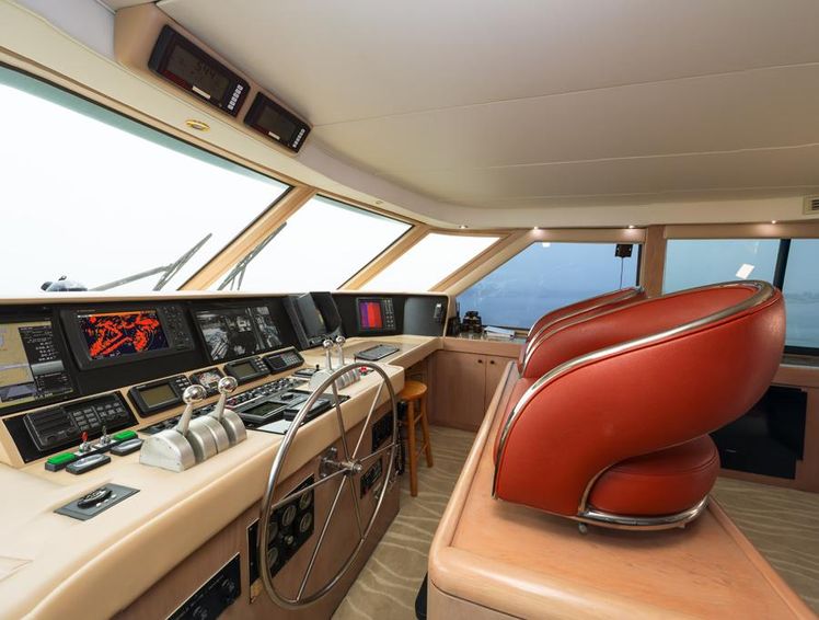 1995-82-hatteras-convertible