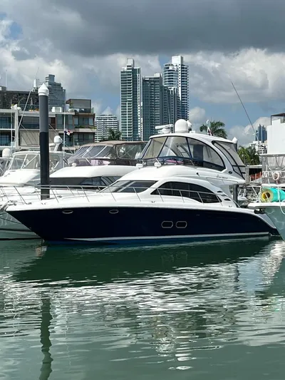  Yacht Photos Pics Sea Ray SEDAN BRIDGE 520