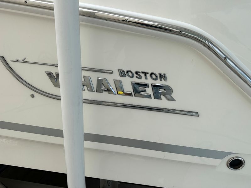 2022 Boston Whaler 230 Outrage