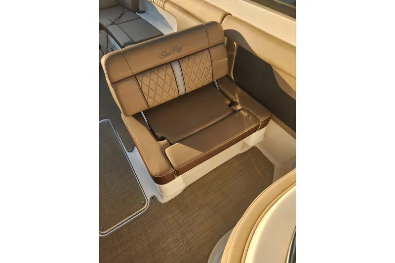  Yacht Photos Pics 2017 Sea Ray SDX 290 Outboard boat seat with brown leather upholstery.