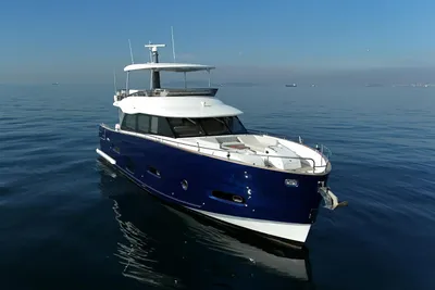 2019 Azimut Magellano 66