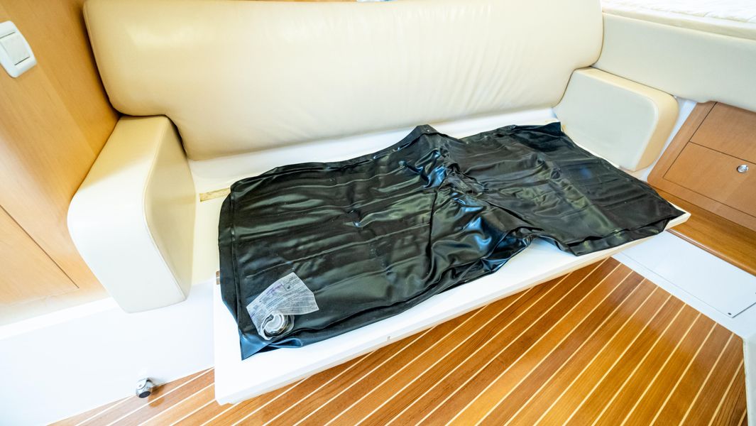 2010 Intrepid 430 Sport Yacht