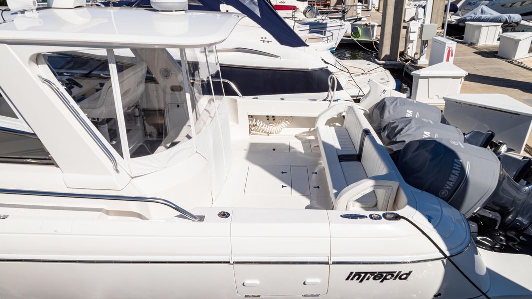 2010 Intrepid 430 Sport Yacht