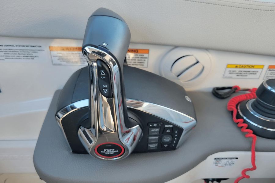 2022 Sea Ray Sundancer 320 OB