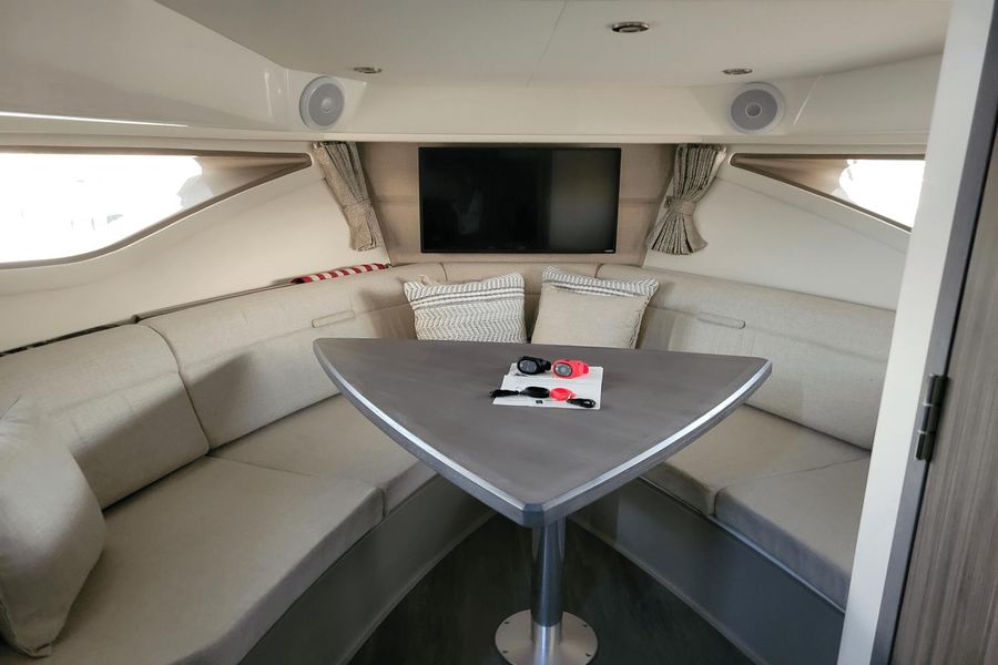 2022 Sea Ray Sundancer 320 OB
