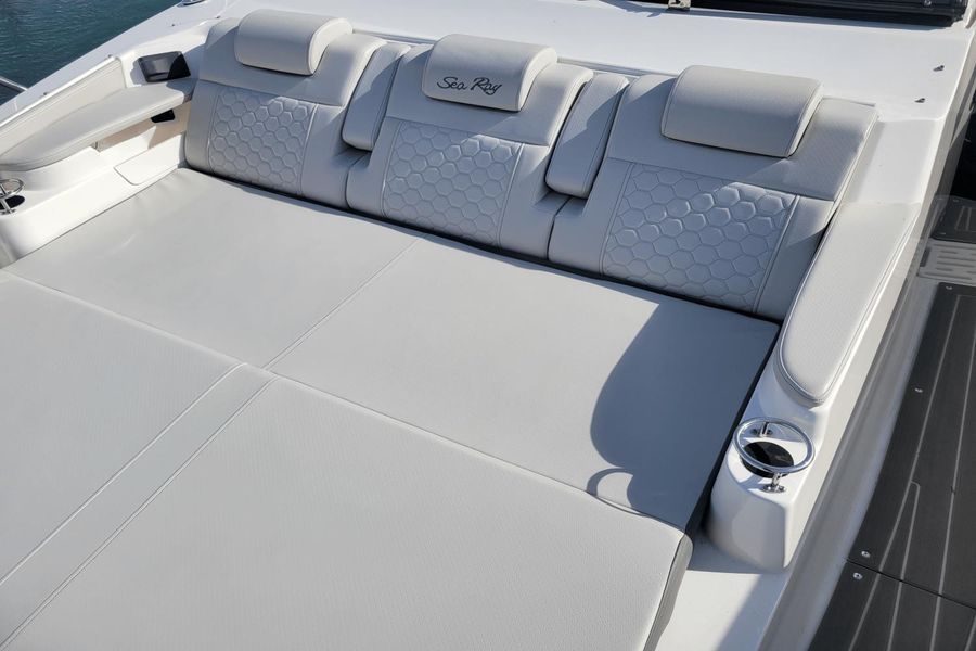 2022 Sea Ray Sundancer 320 OB
