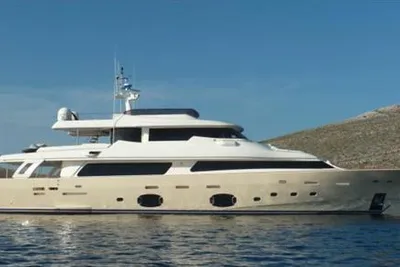 2011 Custom Line Navetta 33 Crescendo