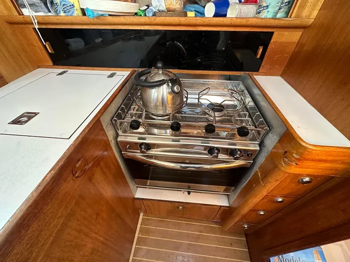 Time Shaver Yacht Photos Pics New Stove & Fridge
