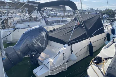 2017 Capelli CAP 28 WA