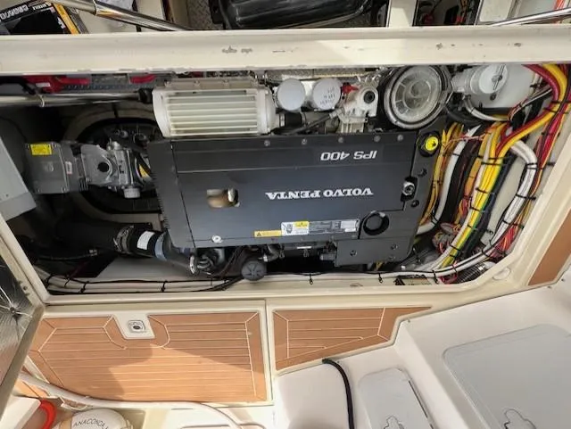 Seahorse Yacht Photos Pics Engine compartment of 2019 Ranger Tugs R-41 CB with Volvo Penta IPS 400.