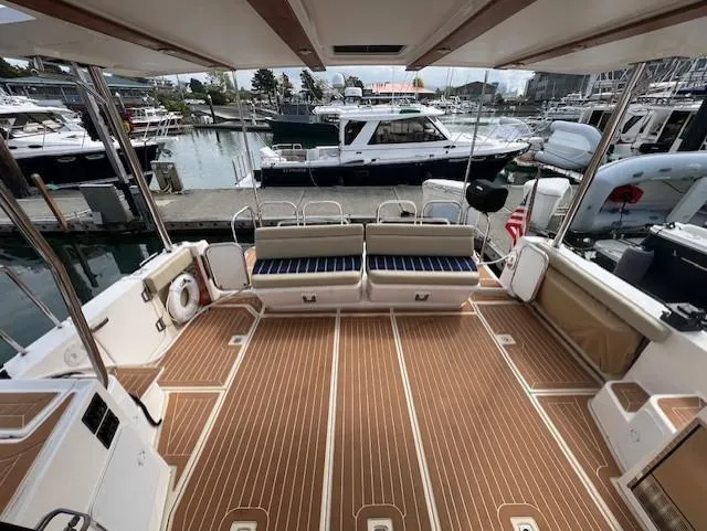 Seahorse Yacht Photos Pics 2019 Ranger Tugs R-41 CB boat deck with seating, docked at marina.