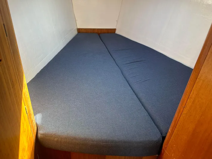 Time Shaver Yacht Photos Pics Foreward v-berth