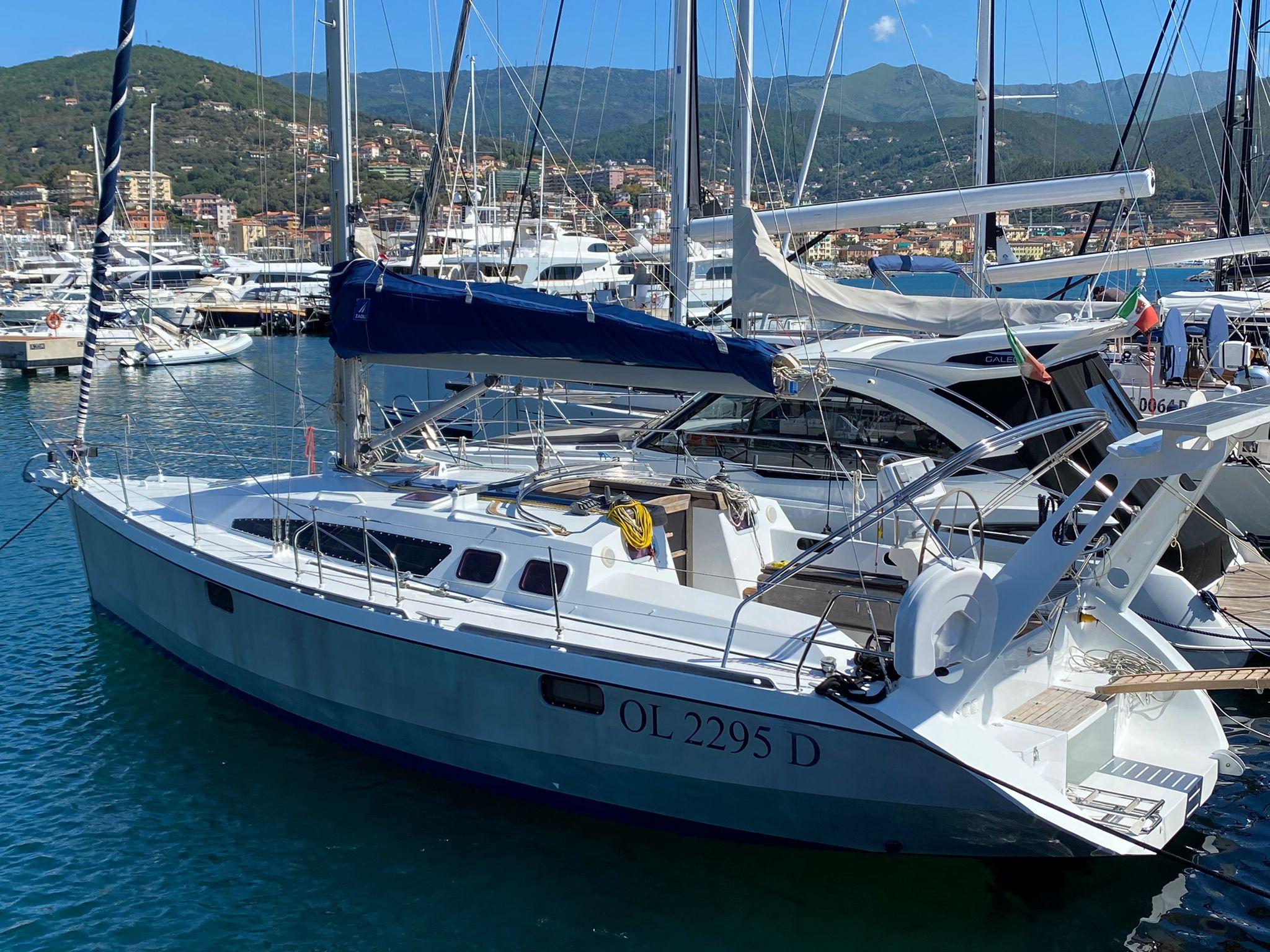 New 2008 Alubat Ovni 365 - Imperia | YachtFocus