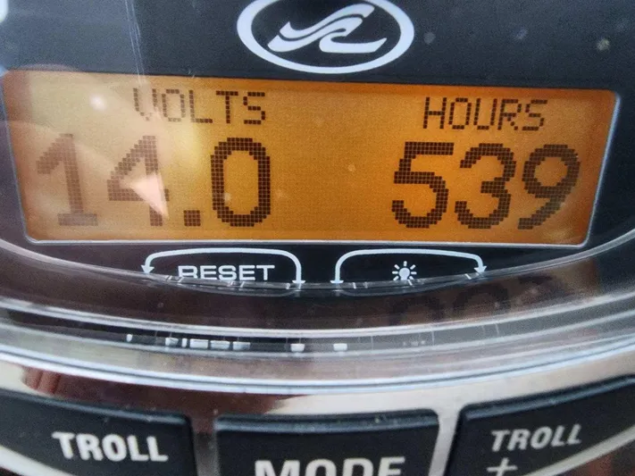  Yacht Photos Pics Close-up of Sea Ray 340 Sundancer 2006 boat display showing 14 volts and 539 hours.