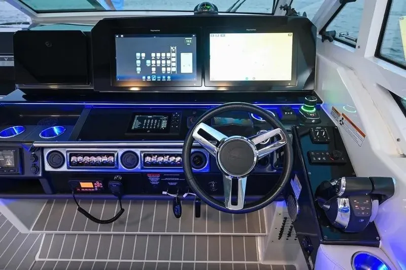  Yacht Photos Pics 2020 Formula 400 Super Sport Crossover helm with advanced navigation displays and controls.