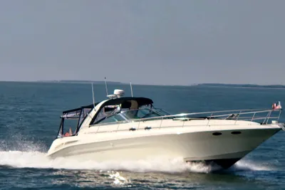 Sea Ray 410 Express Cruiser