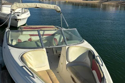 2000 Rinker 212 Captiva