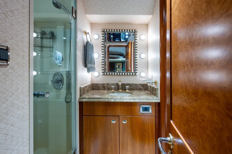 Lila Cuy Yacht Photos Pics 