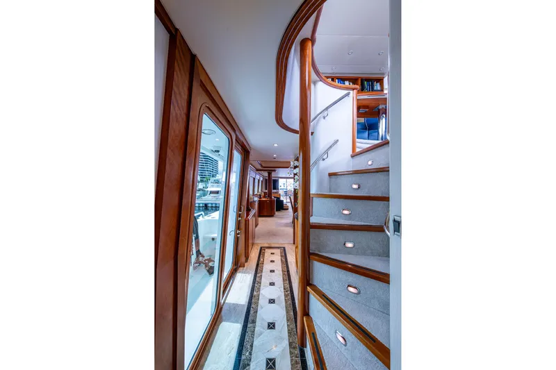 Lila Cuy Yacht Photos Pics 