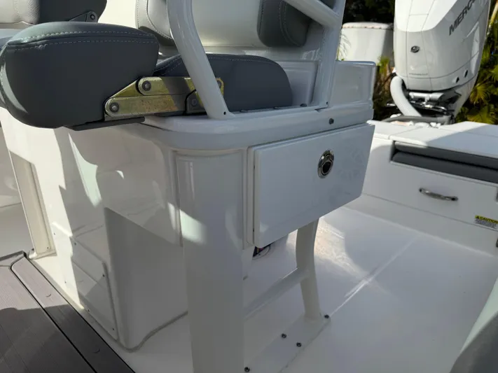  Yacht Photos Pics 2024 Everglades 253 Center Console boat interior with seating and storage.