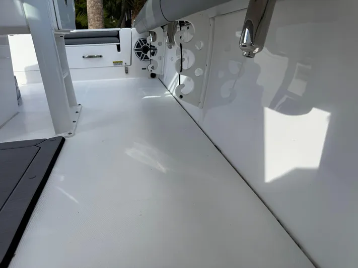 Yacht Photos Pics 2024 Everglades 253 Center Console boat interior with white deck and seating.
