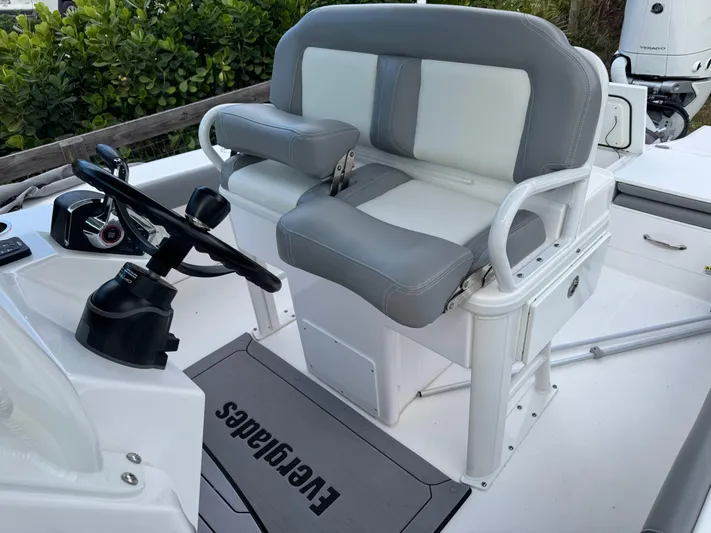  Yacht Photos Pics 2024 Everglades 253 Center Console boat interior with steering wheel and seating.
