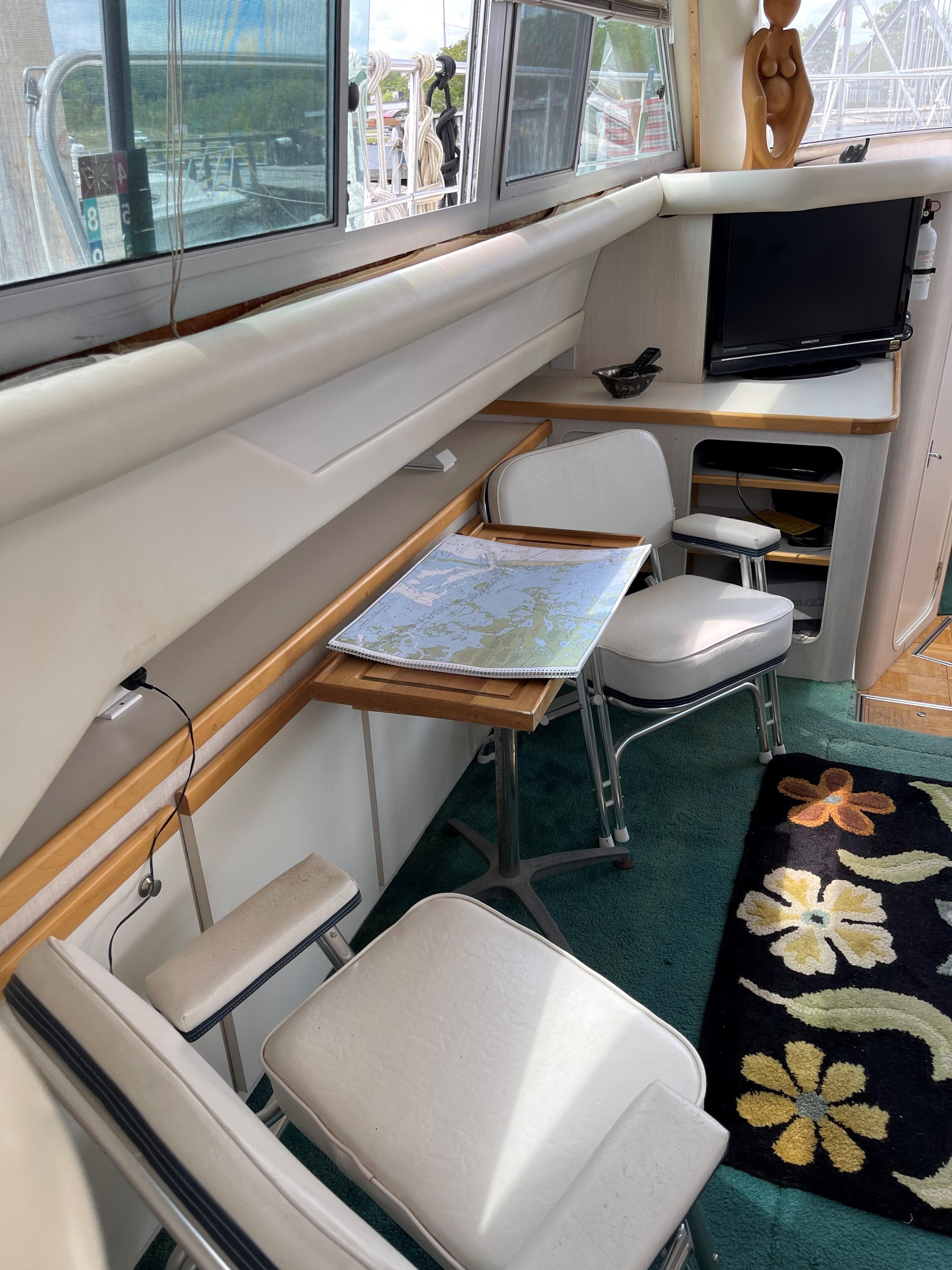 1995 cruisers yachts 3650 aft cabin