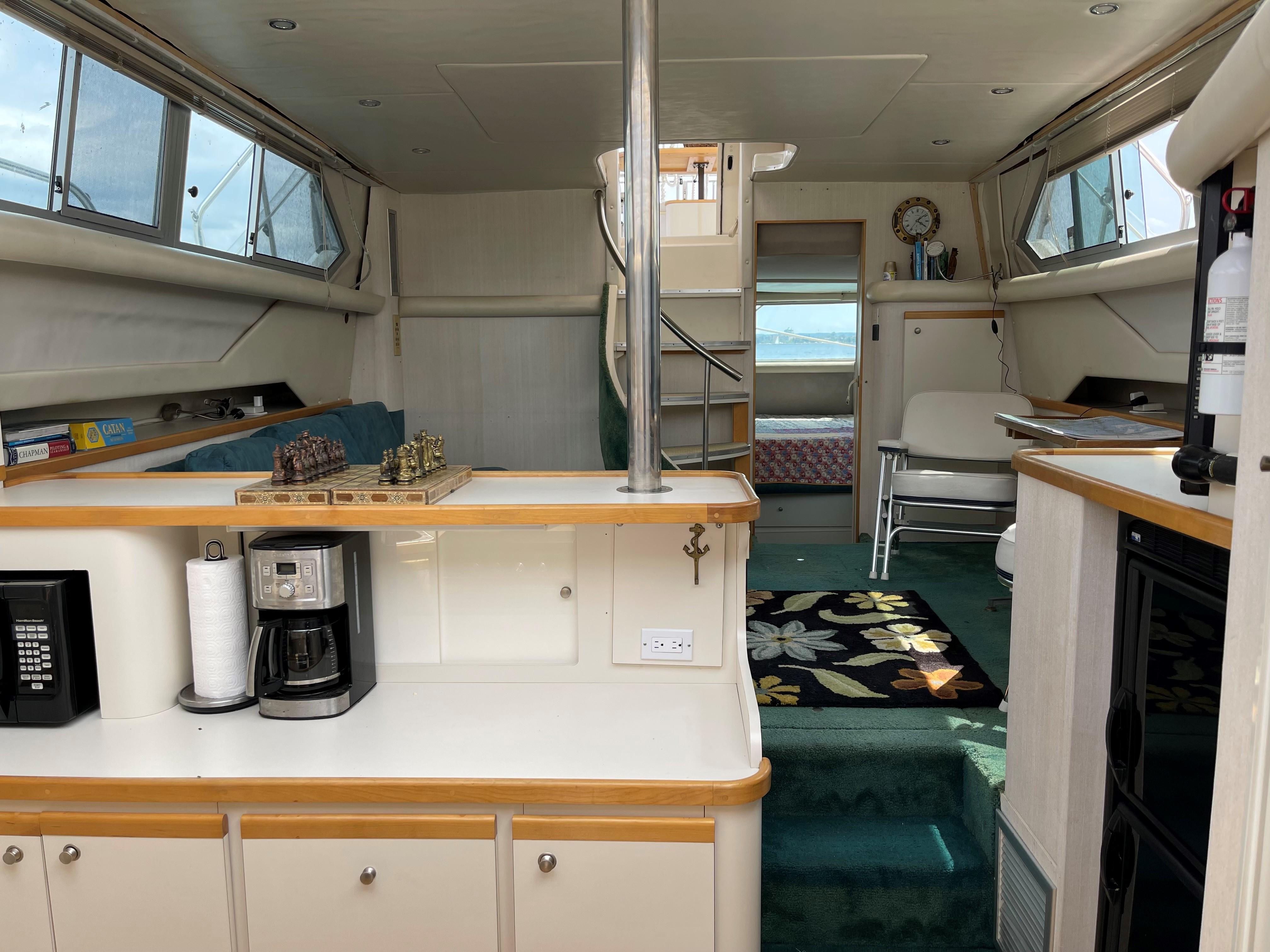 1995 cruisers yachts 3650 aft cabin