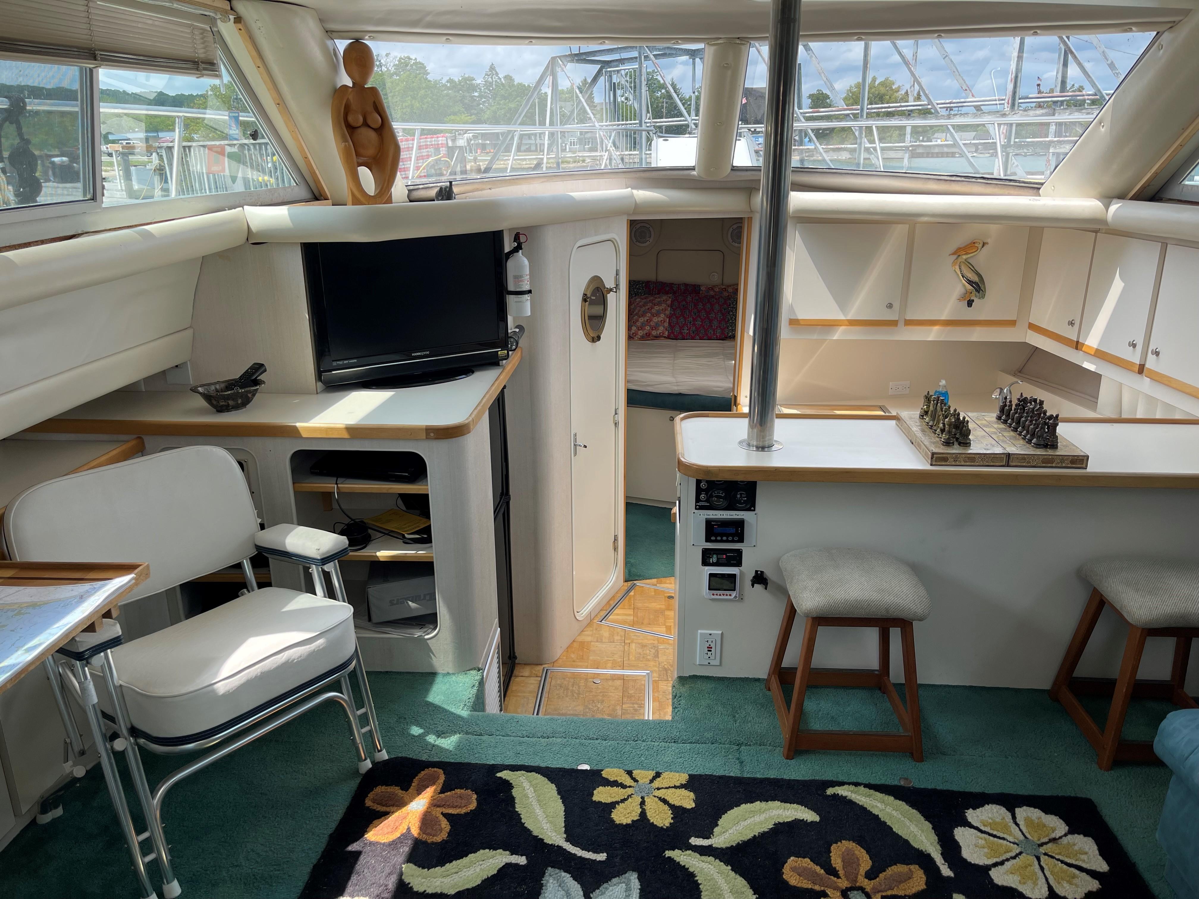 1995 cruisers yachts 3650 aft cabin