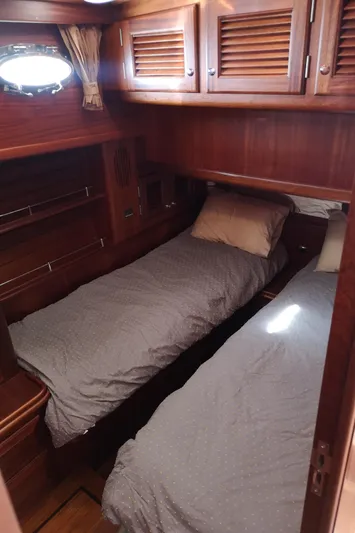 Ripplecove Yacht Photos Pics 2006 Vicem 54 Classic cabin with twin beds and wooden interior.