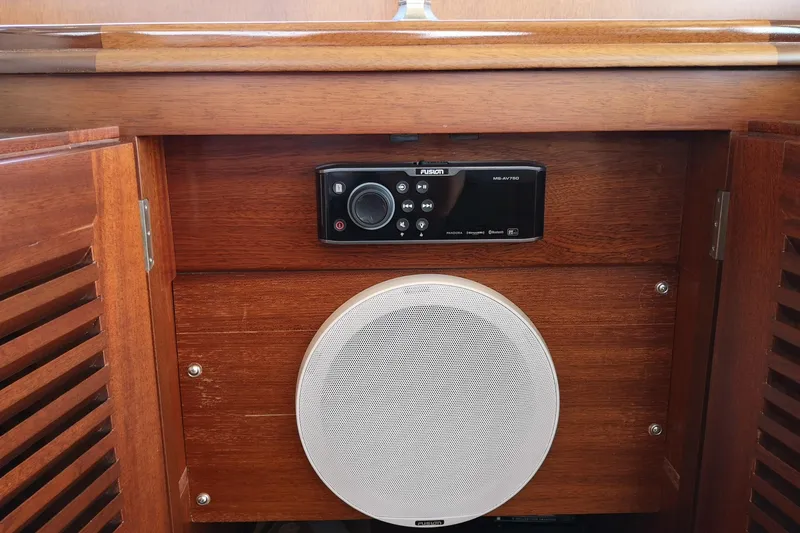 Ripplecove Yacht Photos Pics Wooden cabinet with audio system and speaker on a 2006 Vicem 54 Classic yacht.