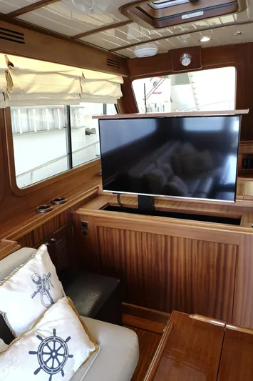 Ripplecove Yacht Photos Pics Interior of 2006 Vicem 54 Classic yacht with TV and nautical-themed decor.