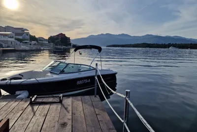 2010 Monterey 180FS