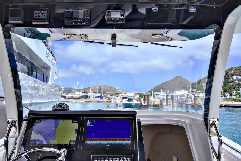 Beach Axis Yacht Photos Pics 