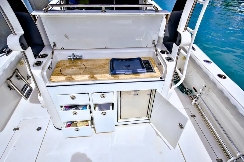 Beach Axis Yacht Photos Pics 