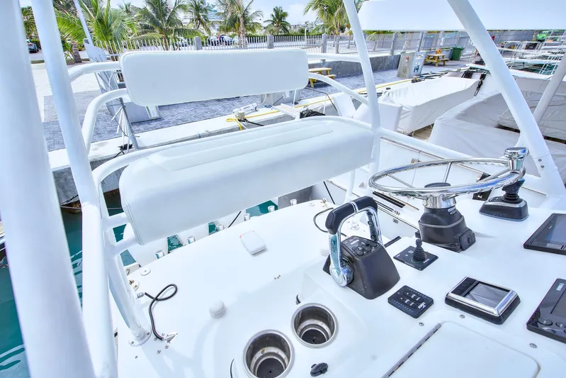 Beach Axis Yacht Photos Pics 