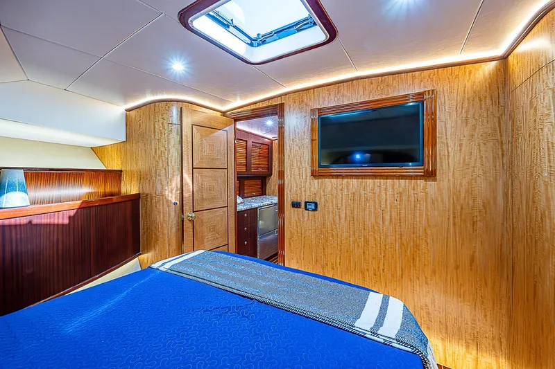 Lucky Yacht Photos Pics Maverick 50 "Lucky" - Forward Stateroom