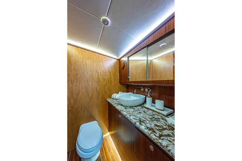 Lucky Yacht Photos Pics Maverick 50 "Lucky" - Head