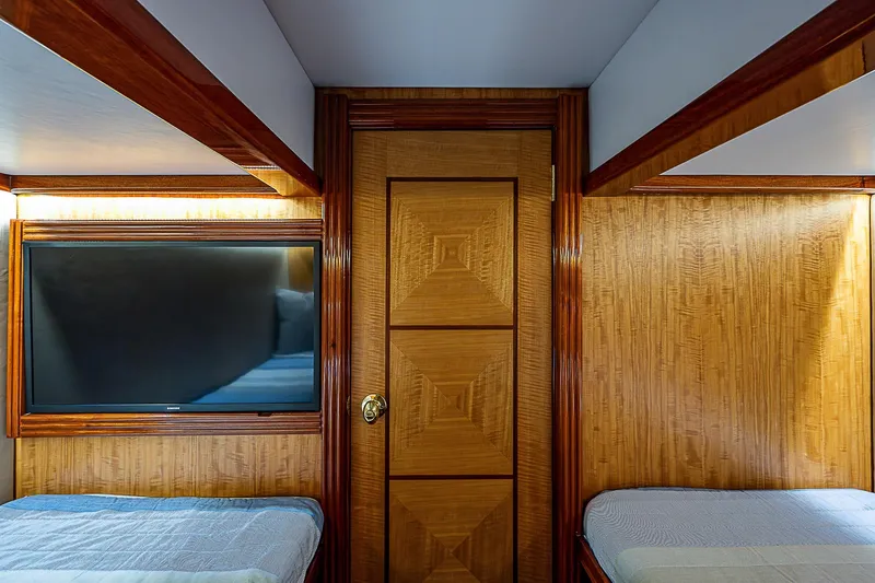Lucky Yacht Photos Pics Maverick 50 "Lucky" - Guest Stateroom