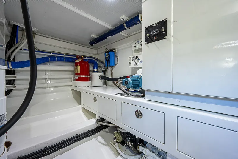Lucky Yacht Photos Pics Maverick 50 "Lucky" - Engine Room