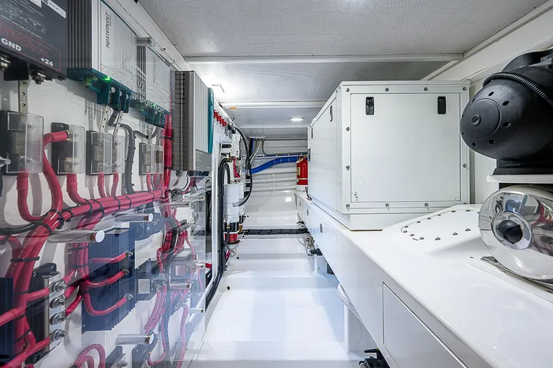 Lucky Yacht Photos Pics Maverick 50 "Lucky" - Engine Room